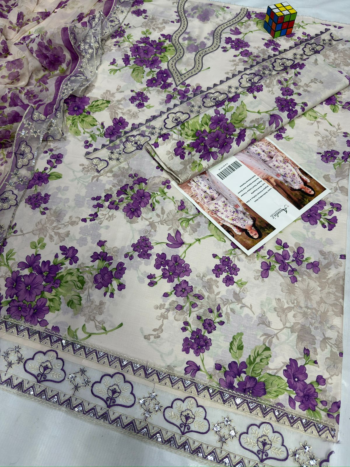 Aneela Collection D-22 Luxury Floral Printed Lawn – 3 Piece Unstitched Suit with Ready-to-Wear 4-Side Cutwork Chiffon Dupatta